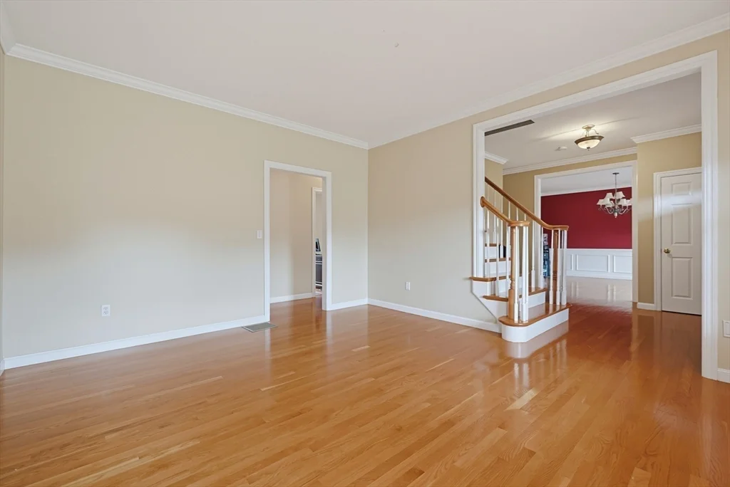 4 bed, 3 bath apartment for rent at 6 Waterville St, Shrewsbury — photo 4 of 33