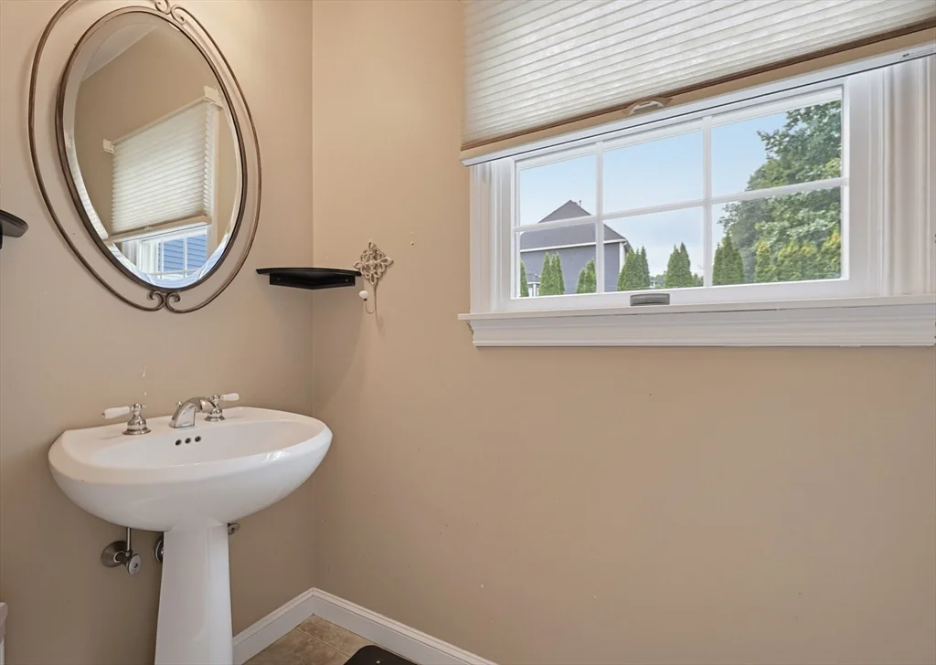 4 bed, 3 bath apartment for rent at 6 Waterville St, Shrewsbury — photo 17 of 33