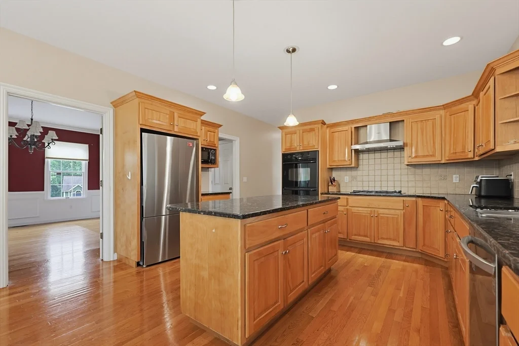 4 bed, 3 bath apartment for rent at 6 Waterville St, Shrewsbury — photo 8 of 33