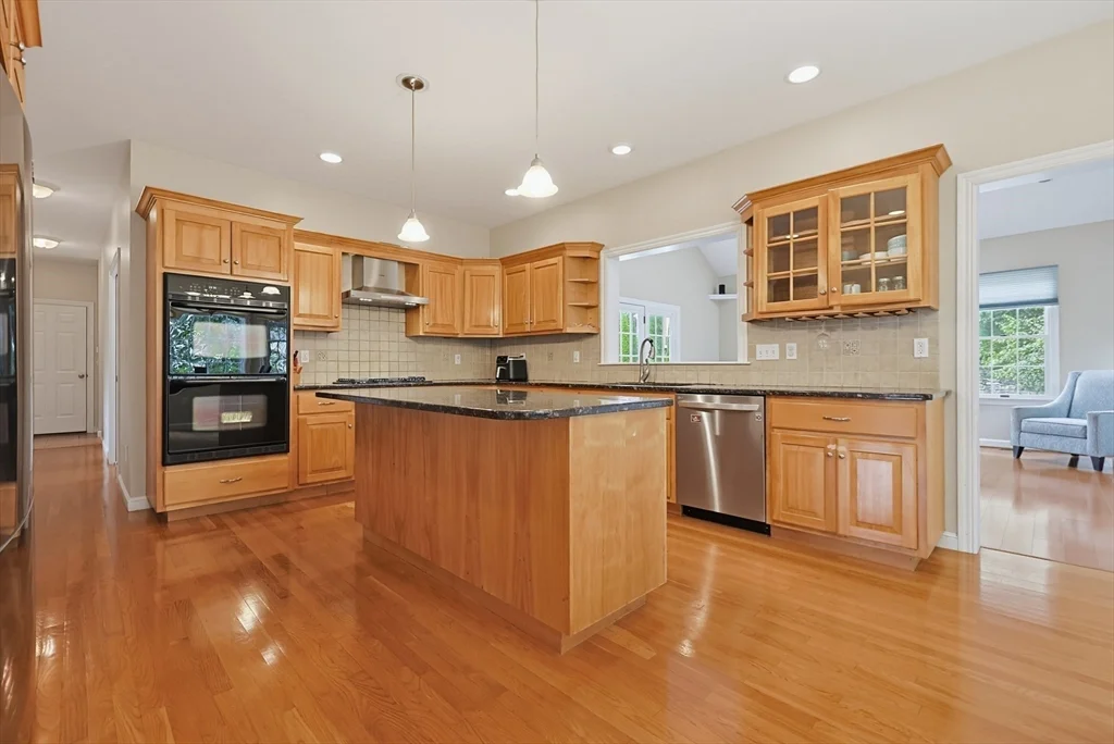 4 bed, 3 bath apartment for rent at 6 Waterville St, Shrewsbury — photo 9 of 33