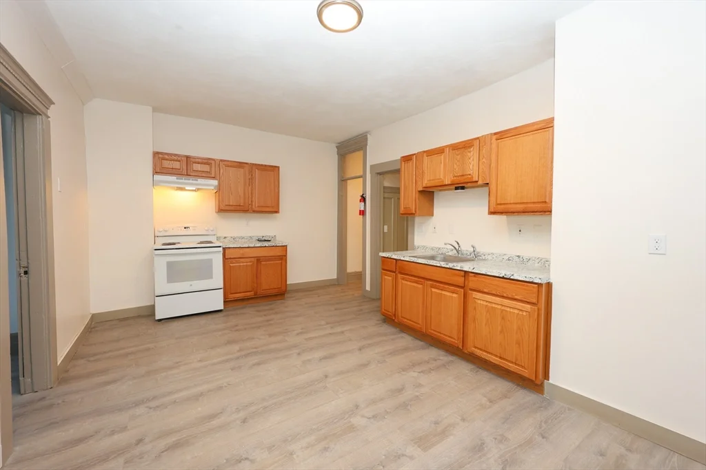3 bed, 1 bath apartment for rent at 6 Waumbeck Unit 2, Roxbury — photo 3 of 19