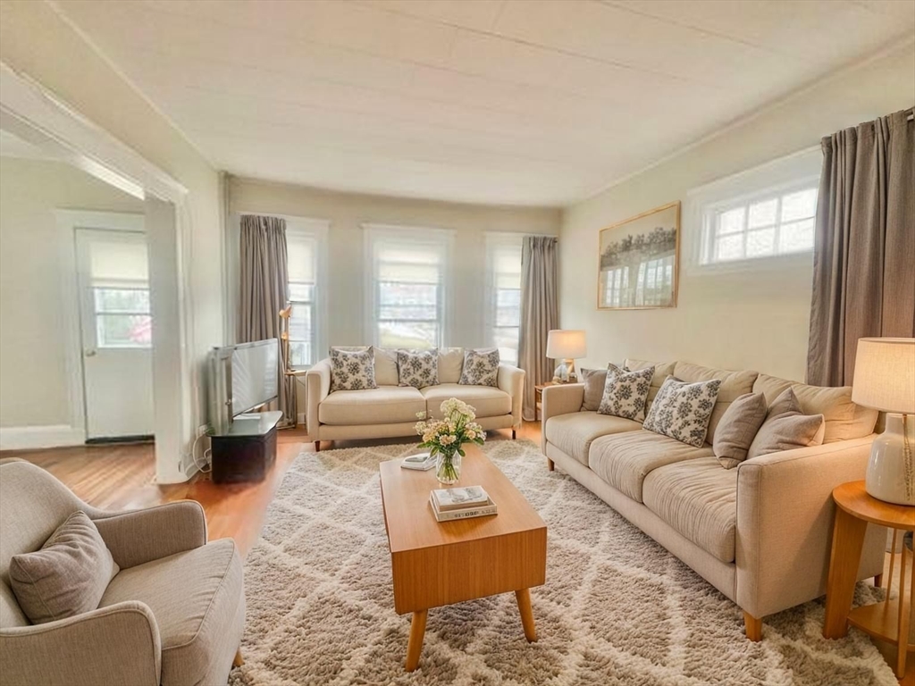 3 bed, 1 bath apartment for rent at 6 West 8th St Unit 8, South Boston — photo 1 of 6