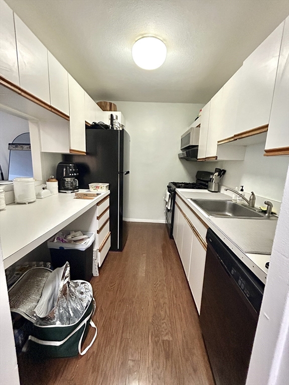 1 bed, 1 bath apartment for rent at 6 Whittier Pl Unit 4J, West End — photo 6 of 15