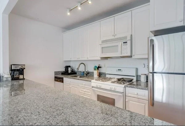 1 bed, 1 bath apartment for rent at 6 Whittier Pl Unit 7F, West End — photo 4 of 17