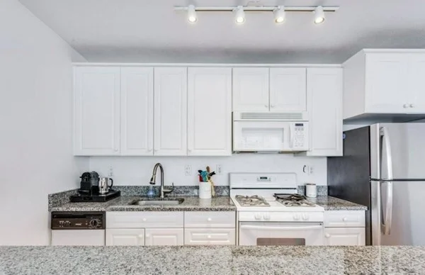 1 bed, 1 bath apartment for rent at 6 Whittier Pl Unit 7F, West End — photo 5 of 17