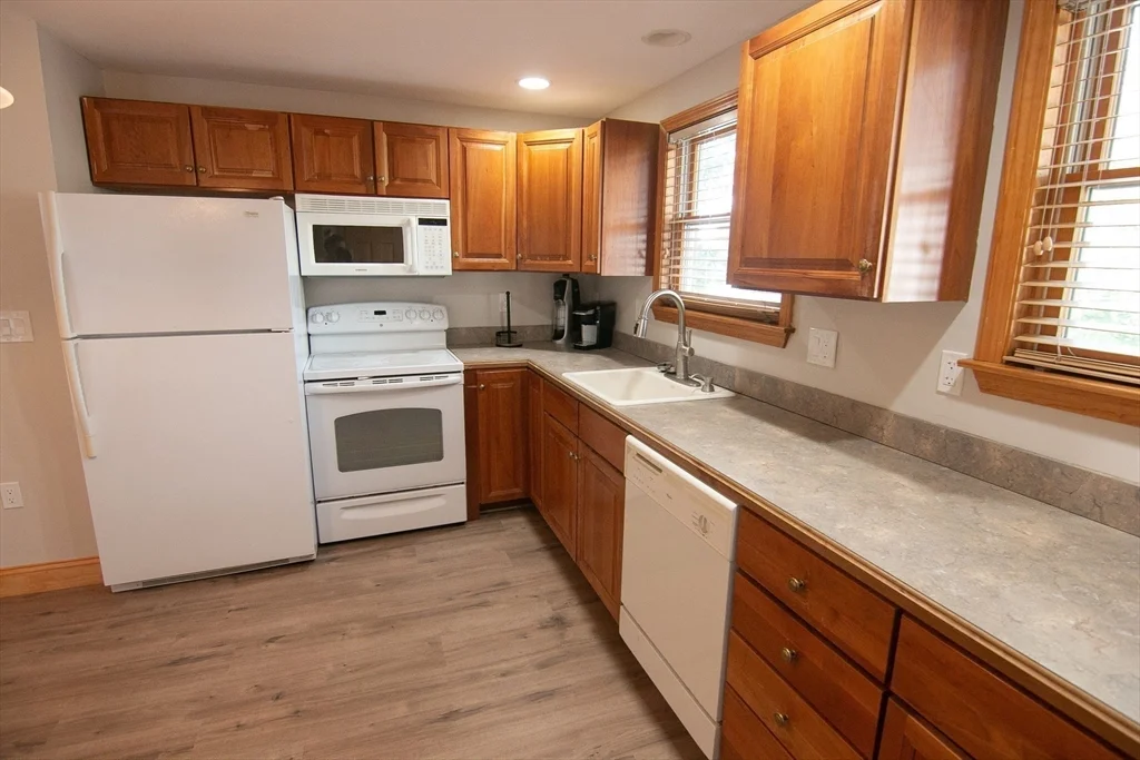 1 bed, 1 bath apartment for rent at 6 Wildwood Ln Unit B, Stoneham — photo 5 of 21