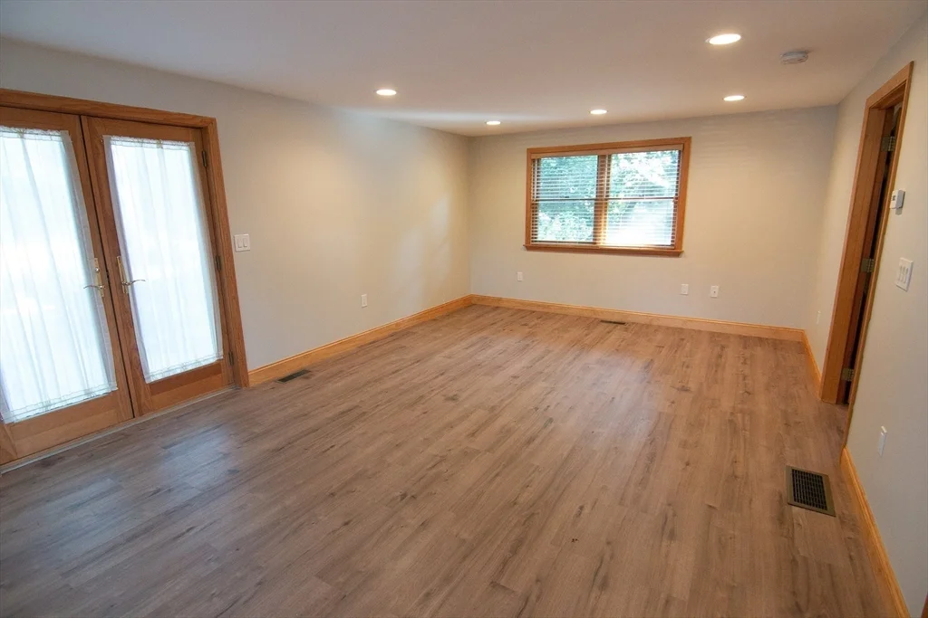 1 bed, 1 bath apartment for rent at 6 Wildwood Ln Unit B, Stoneham — photo 3 of 21