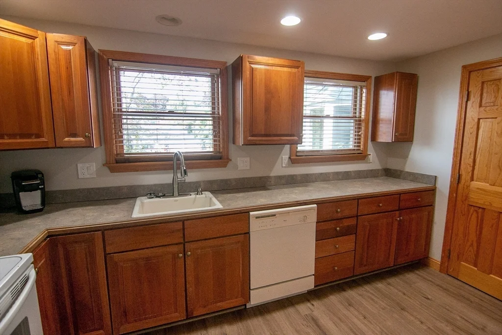 1 bed, 1 bath apartment for rent at 6 Wildwood Ln Unit B, Stoneham — photo 6 of 21