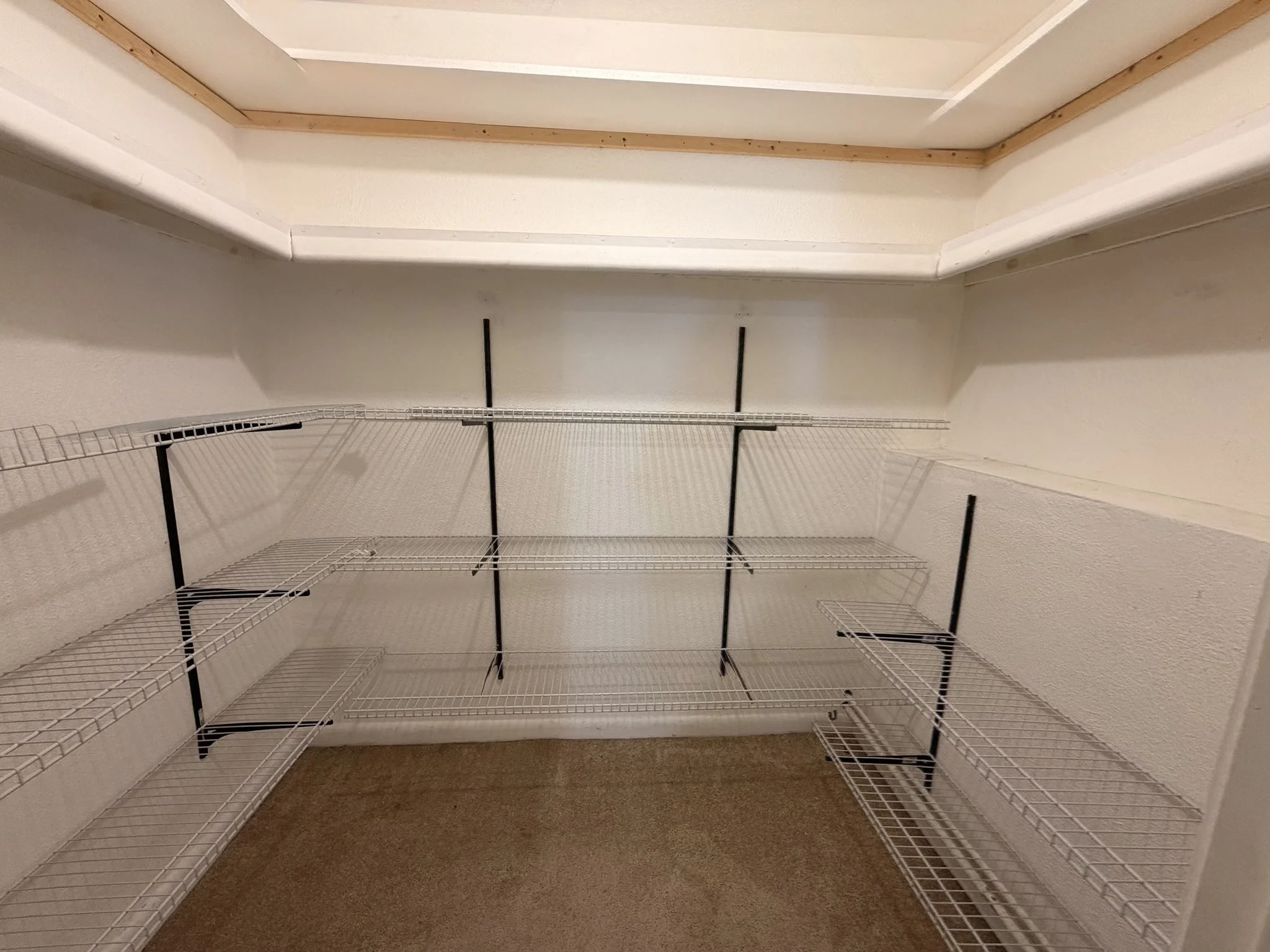 2 bed, 1 bath apartment for rent at 6 Williamsburg Ct Unit 4, Shrewsbury — photo 16 of 28