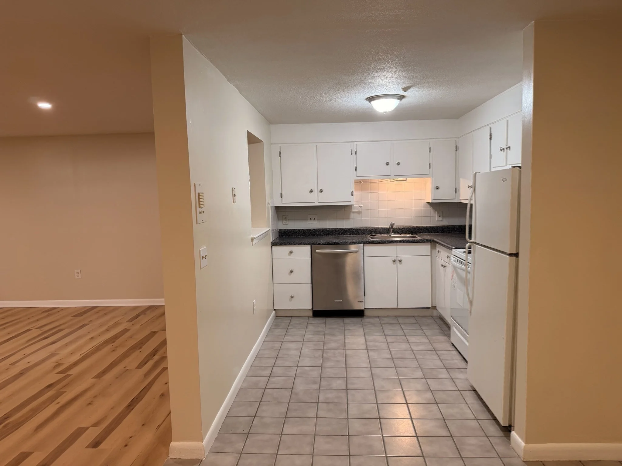 2 bed, 1 bath apartment for rent at 6 Williamsburg Ct Unit 4, Shrewsbury — photo 7 of 28