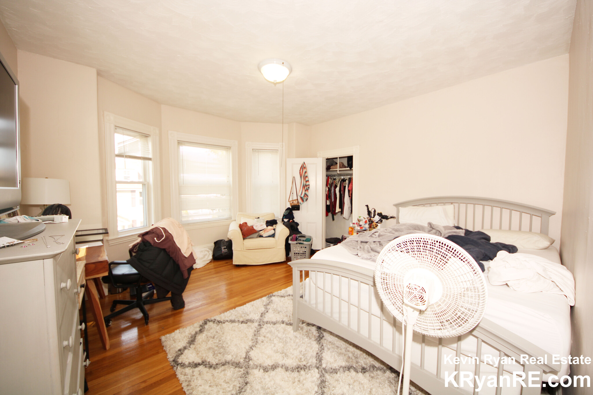 3 bed, 1 bath apartment for rent at 60-62 Bedford St Unit 2, Banks Square — photo 4 of 8