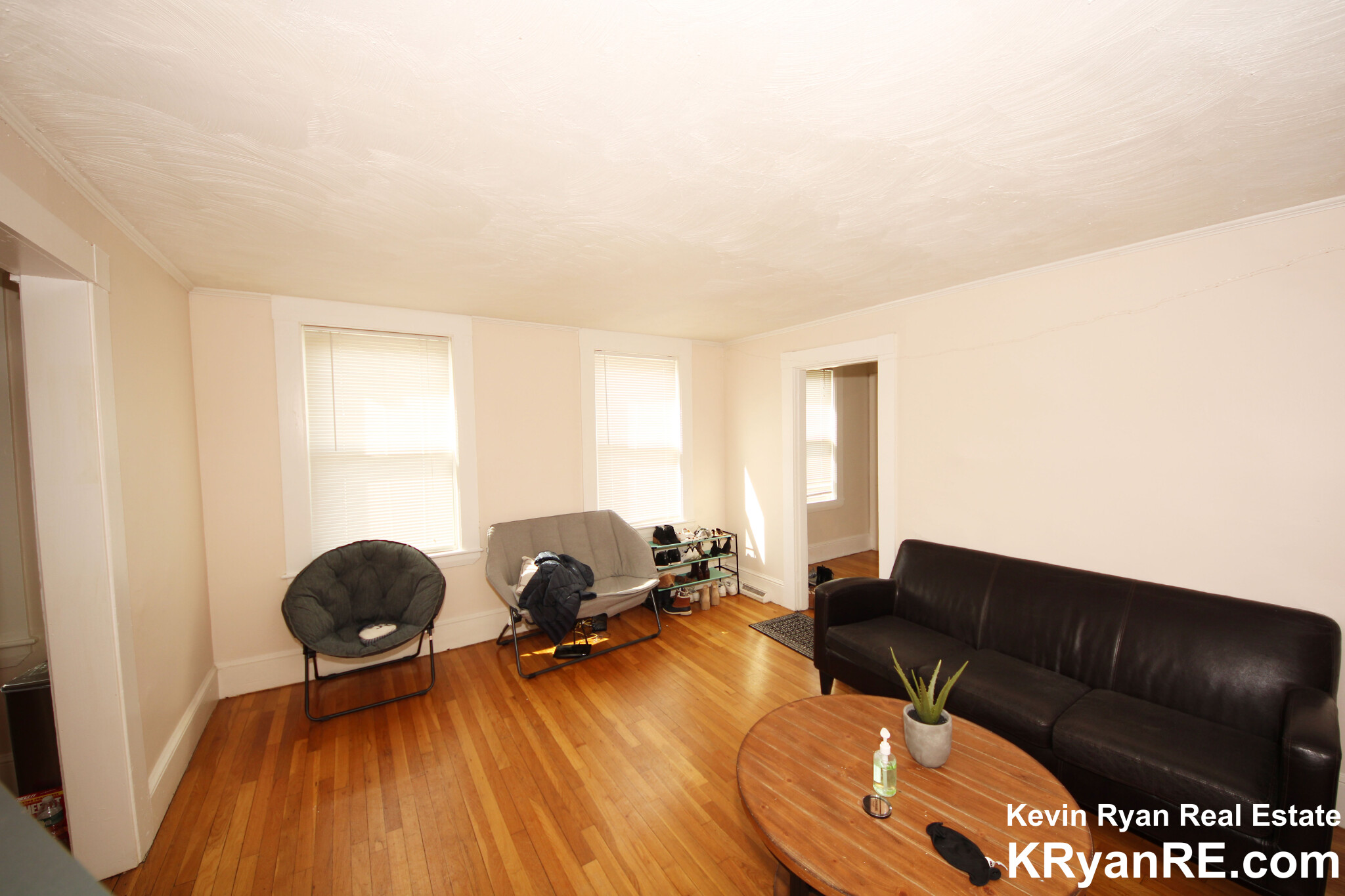 3 bed, 1 bath apartment for rent at 60-62 Bedford St Unit 2, Banks Square — photo 2 of 8