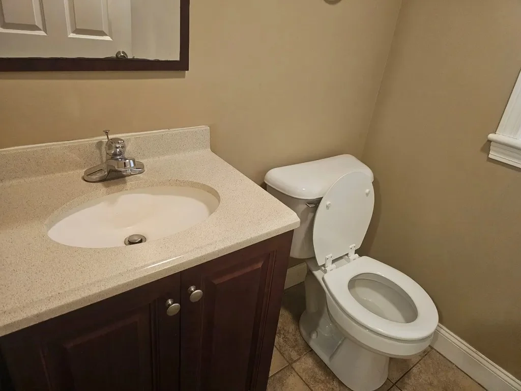 3 bed, 1 bath apartment for rent at 60 Amherst Unit B, Worcester — photo 14 of 15