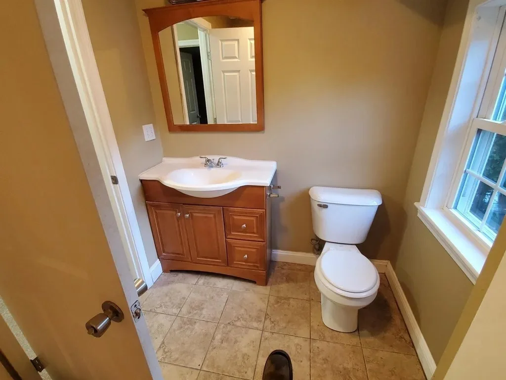 3 bed, 1 bath apartment for rent at 60 Amherst Unit B, Worcester — photo 10 of 15