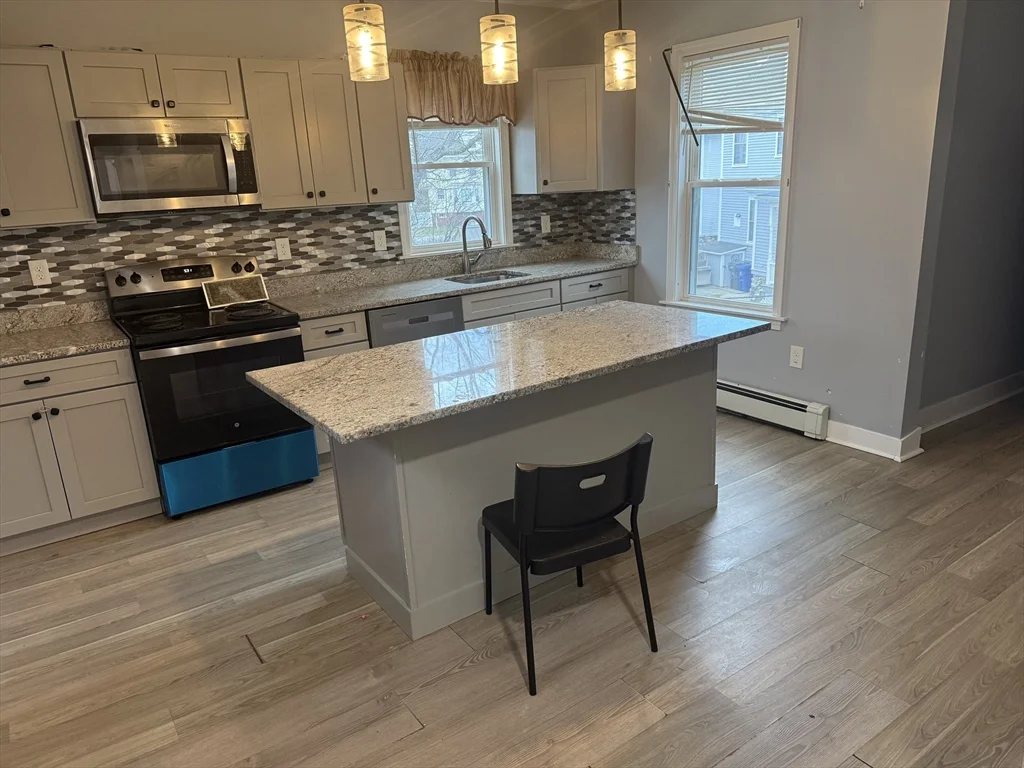 6 bed, 2 bath apartment for rent at 60 Arlington St Unit 1, Haverhill — photo 18 of 36