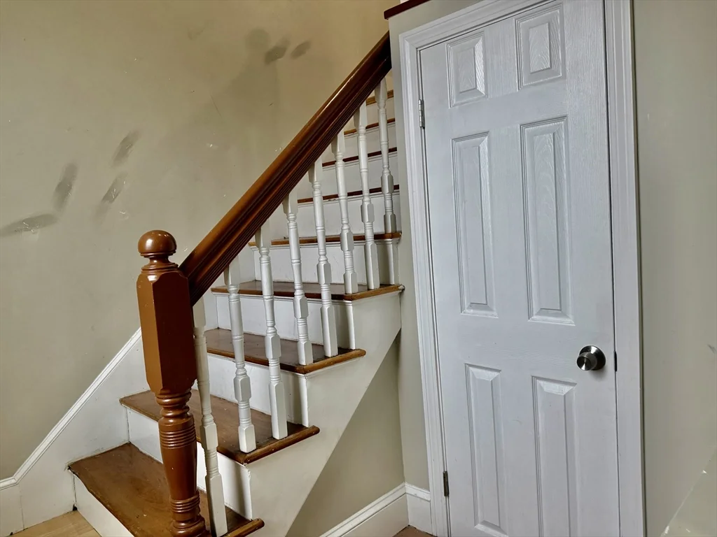 6 bed, 2 bath apartment for rent at 60 Arlington St Unit 1, Haverhill — photo 34 of 36
