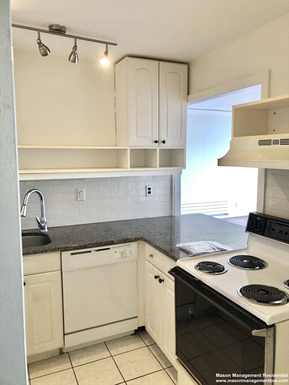 1 bed, 1 bath apartment for rent at 60 Babcock St Unit 66, Coolidge Corner — photo 5 of 9