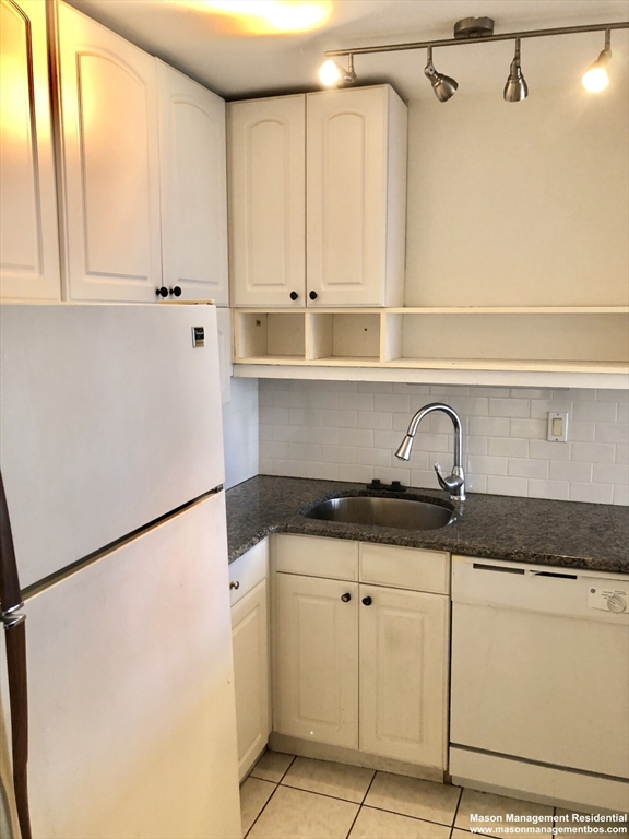 1 bed, 1 bath apartment for rent at 60 Babcock St Unit 66, Coolidge Corner — photo 4 of 9
