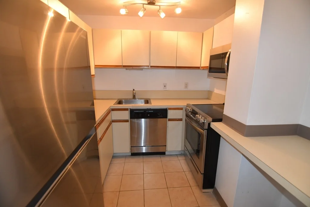 1 bed, 1 bath apartment for rent at 60 Babcock Unit 63, North Brookline — photo 8 of 8
