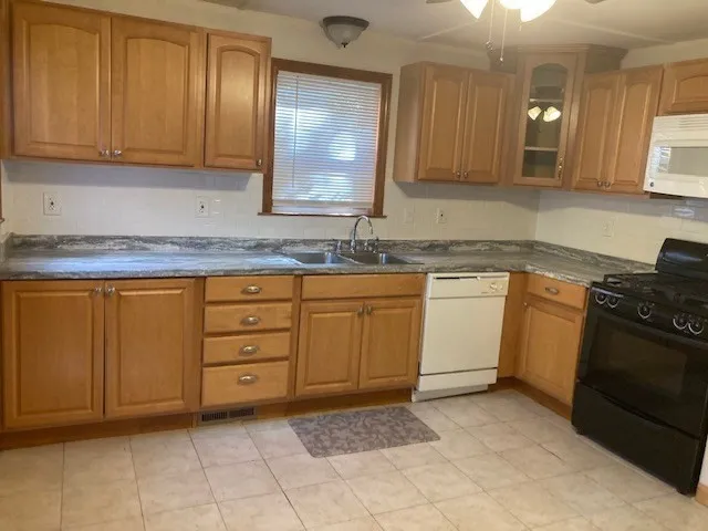 2 bed, 1 bath apartment for rent at 60 Berkeley St Unit 1, Spring Hill — photo 1 of 11
