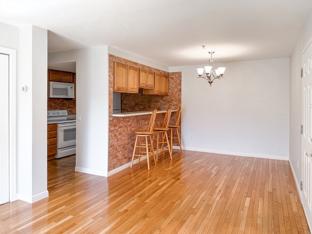 2 bed, 2 bath apartment for rent at 60 Broadlawn Park Unit 3C, Chestnut Hill — photo 2 of 11
