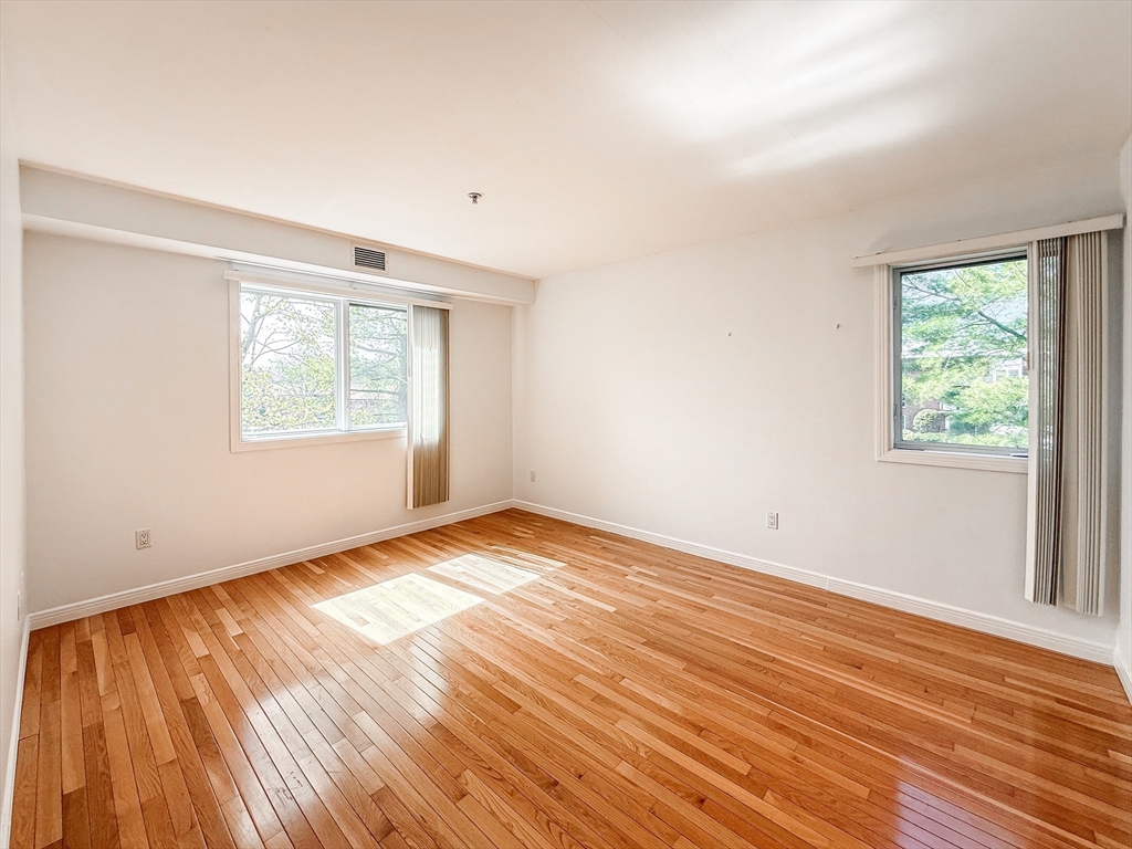 2 bed, 2 bath apartment for rent at 60 Broadlawn Park Unit 3C, Chestnut Hill — photo 8 of 11
