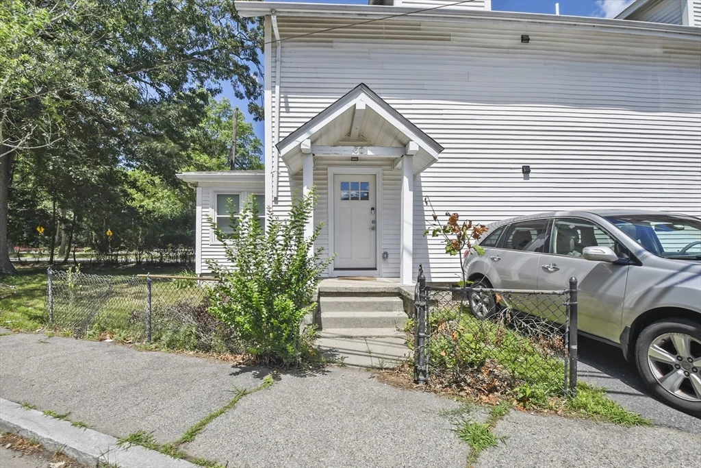 3 bed, 2 bath apartment for rent at 60 Brook Rd Unit 2, Milton Hill — photo 1 of 27