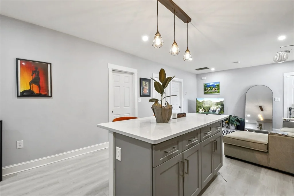 3 bed, 2 bath apartment for rent at 60 Brook Rd Unit 2, Milton Hill — photo 4 of 27