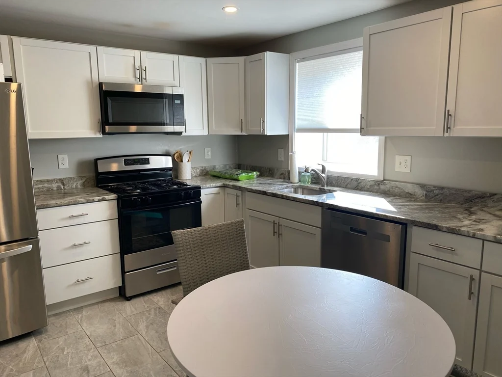 1 bed, 1 bath apartment for rent at 60 Cecilian Ave Unit B, Revere — photo 3 of 7