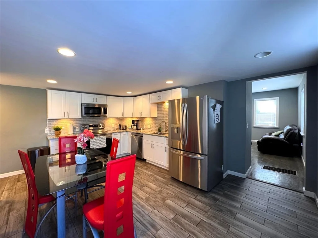 2 bed, 1 bath apartment for rent at 60 Cedar St Unit B, Waltham — photo 2 of 19