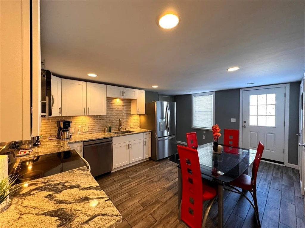 2 bed, 1 bath apartment for rent at 60 Cedar St Unit B, Waltham — photo 4 of 19