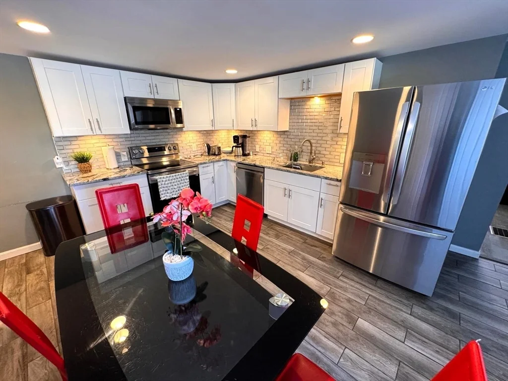2 bed, 1 bath apartment for rent at 60 Cedar St Unit B, Waltham — photo 1 of 19