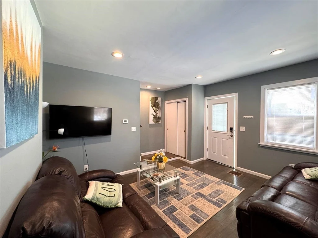 2 bed, 1 bath apartment for rent at 60 Cedar St Unit B, Waltham — photo 6 of 19