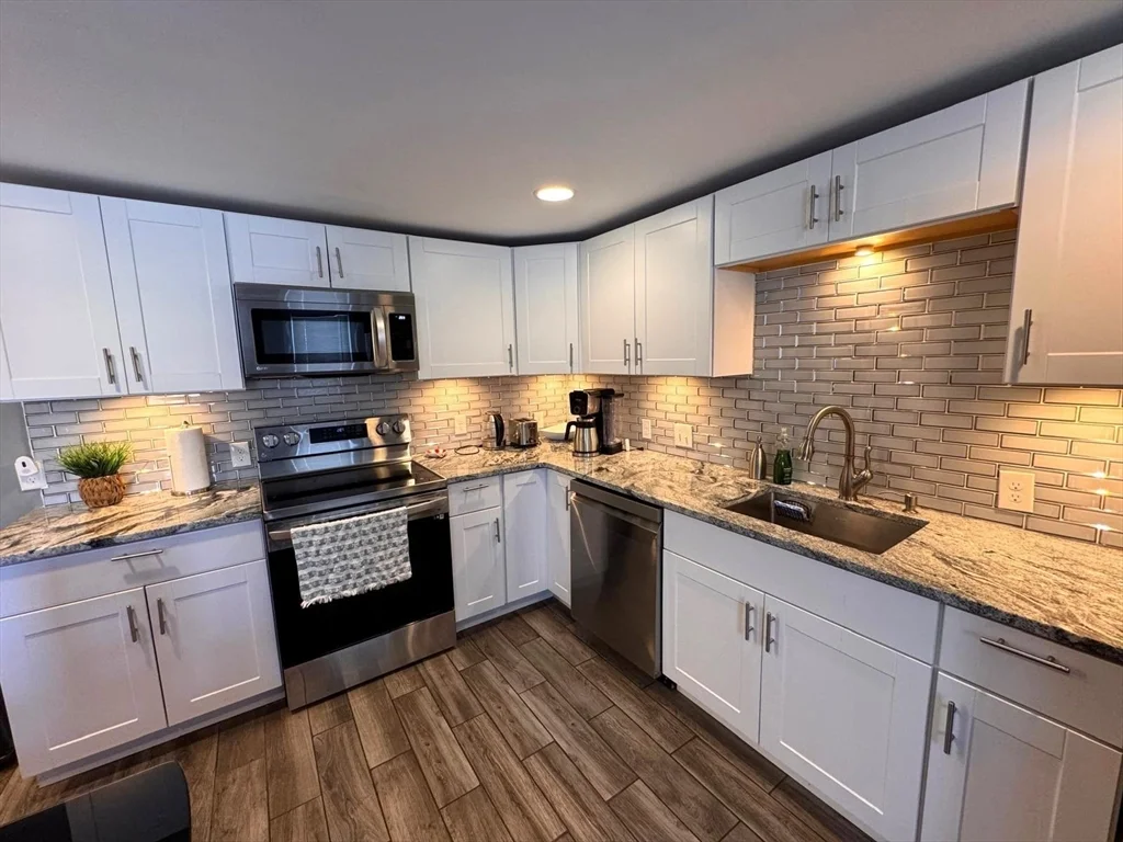 2 bed, 1 bath apartment for rent at 60 Cedar St Unit B, Waltham — photo 3 of 19