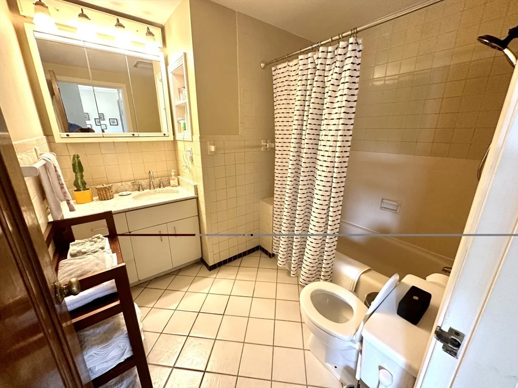 1 bed, 1 bath apartment for rent at 60 Charlesgate W Unit 3B, Back Bay — photo 6 of 7