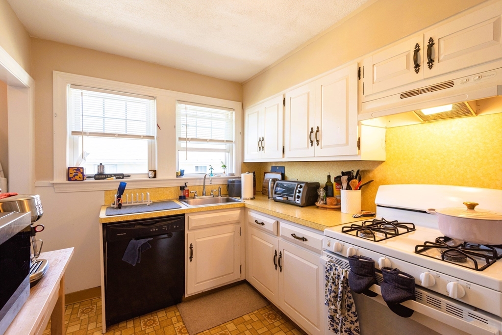 3 bed, 1 bath apartment for rent at 60 Clewley Rd Unit 2, Medford — photo 13 of 18