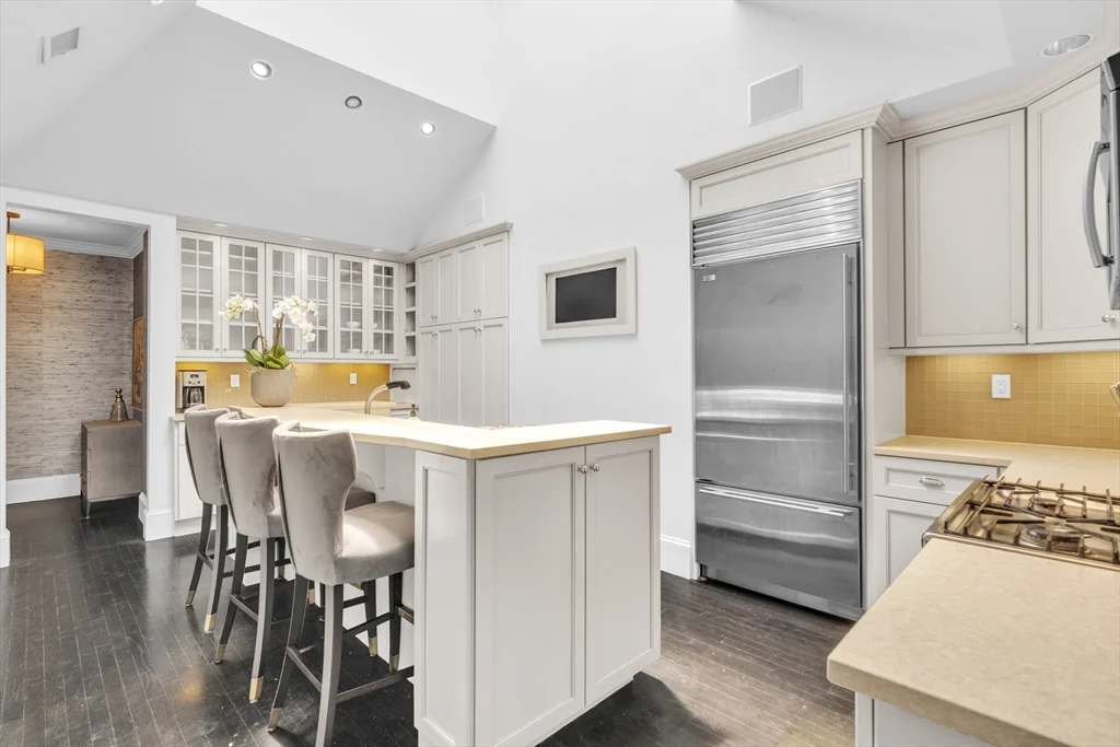 3 bed, 2 bath apartment for rent at 60 Commonwealth Ave Unit 7, Back Bay — photo 4 of 13