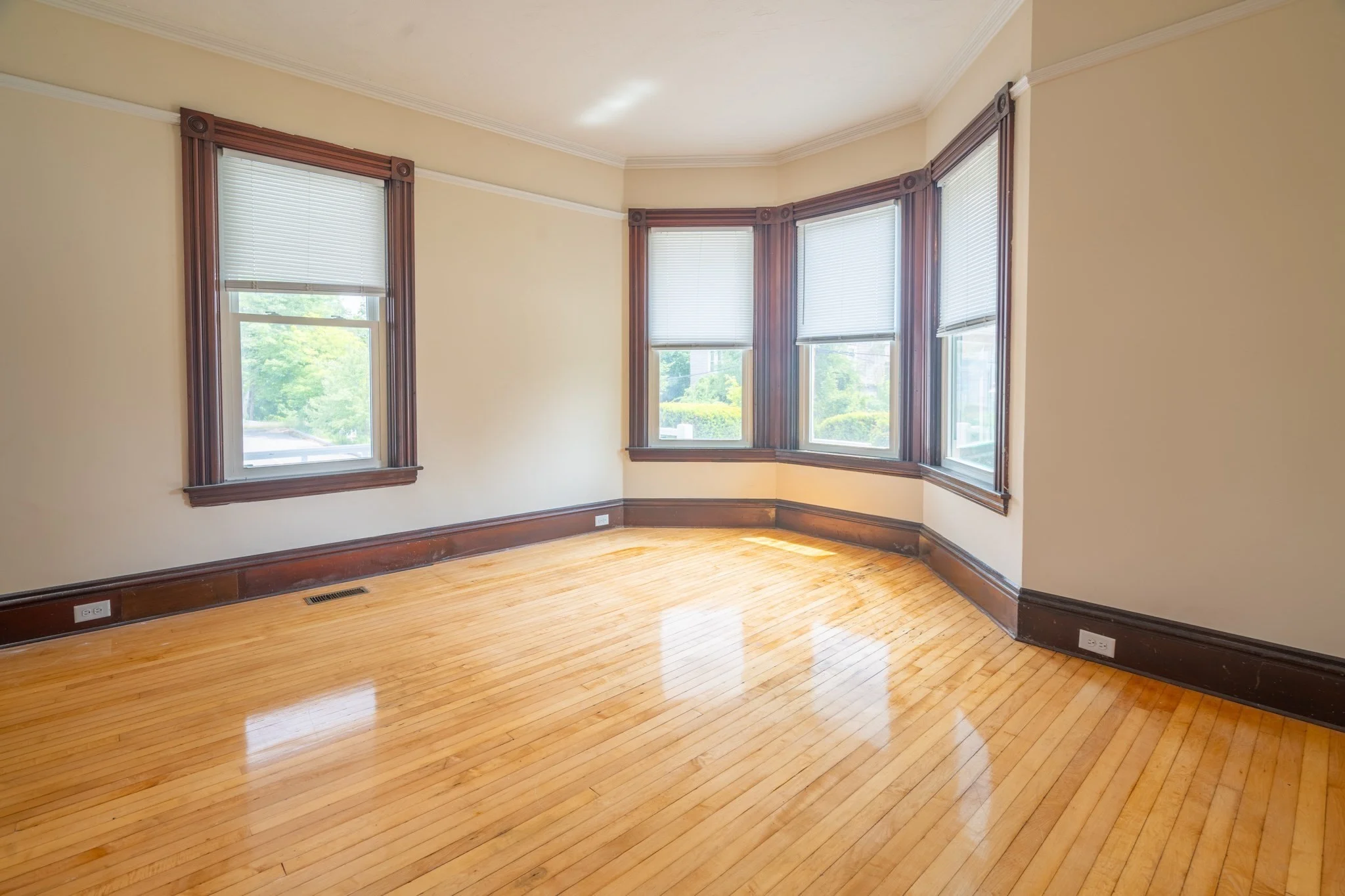 6 bed, 2 bath apartment for rent at 60 Congress St Unit 1, Fitchburg — photo 7 of 21