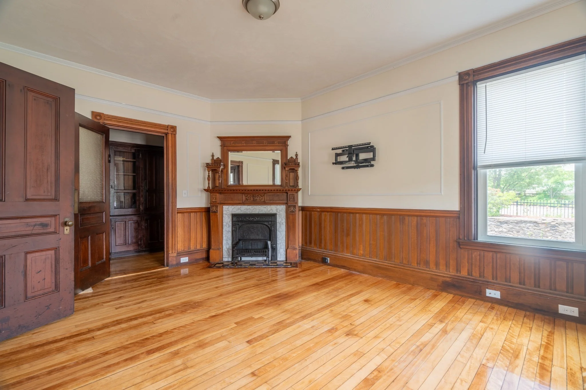 6 bed, 2 bath apartment for rent at 60 Congress St Unit 1, Fitchburg — photo 6 of 21