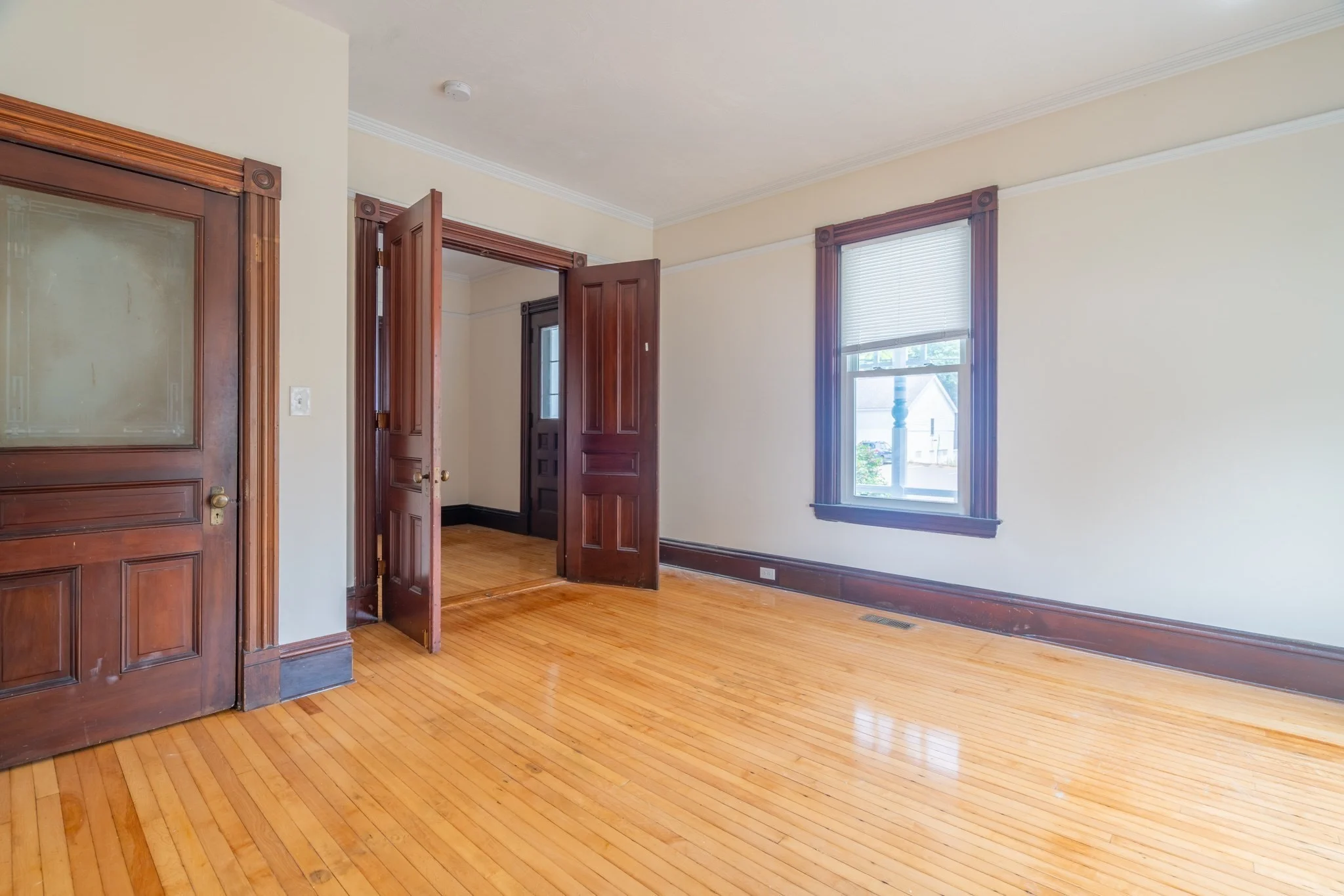 6 bed, 2 bath apartment for rent at 60 Congress St Unit 1, Fitchburg — photo 8 of 21