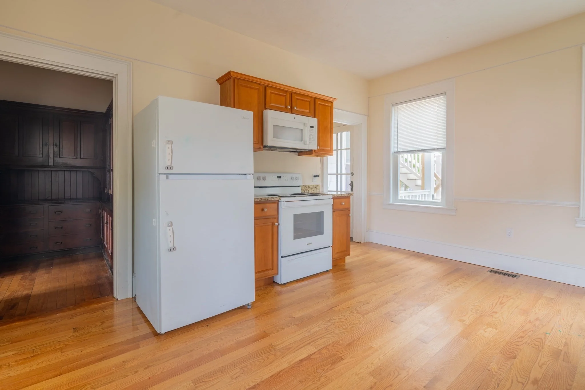 6 bed, 2 bath apartment for rent at 60 Congress St Unit 1, Fitchburg — photo 3 of 21