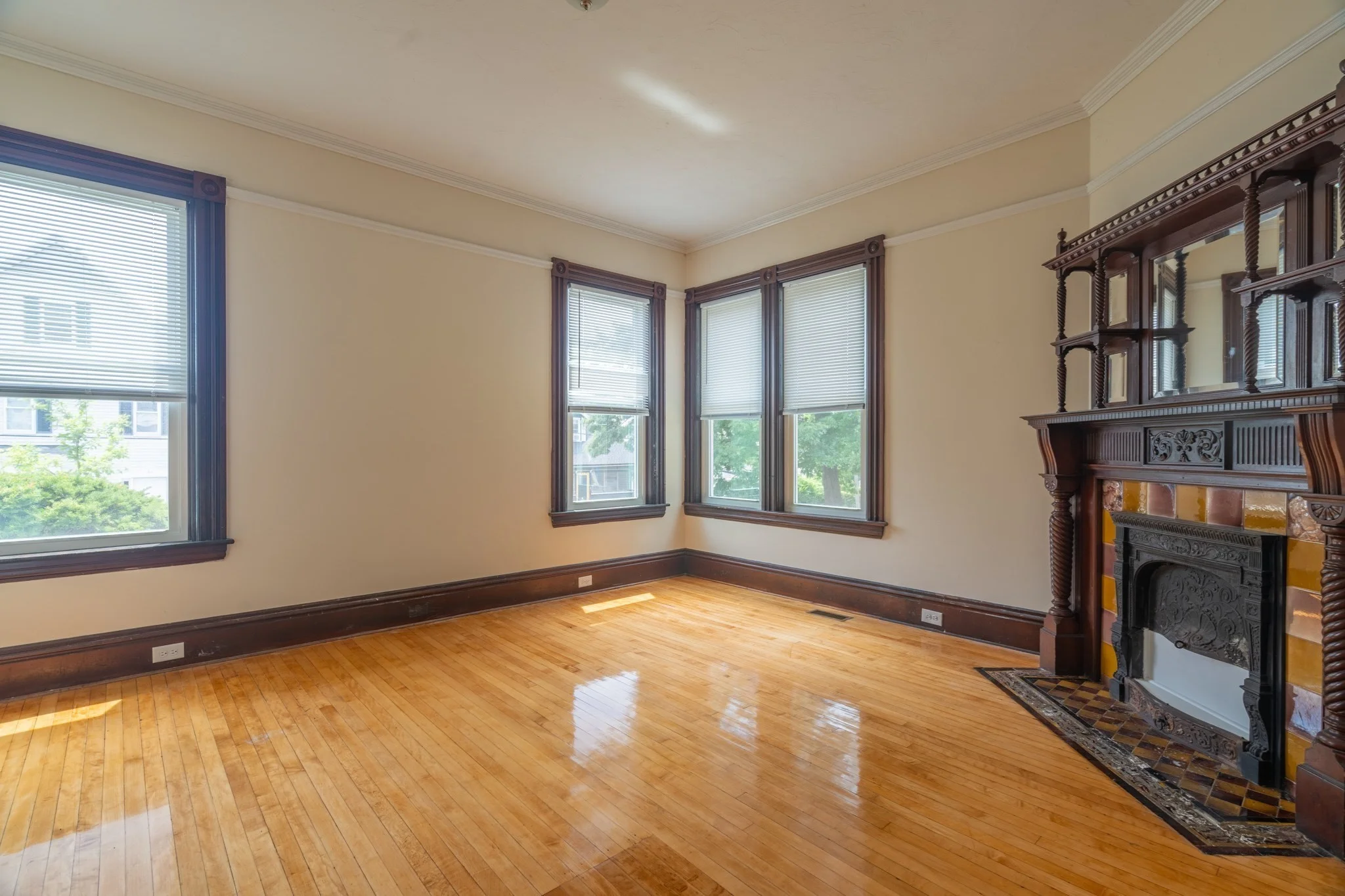6 bed, 2 bath apartment for rent at 60 Congress St Unit 1, Fitchburg — photo 10 of 21