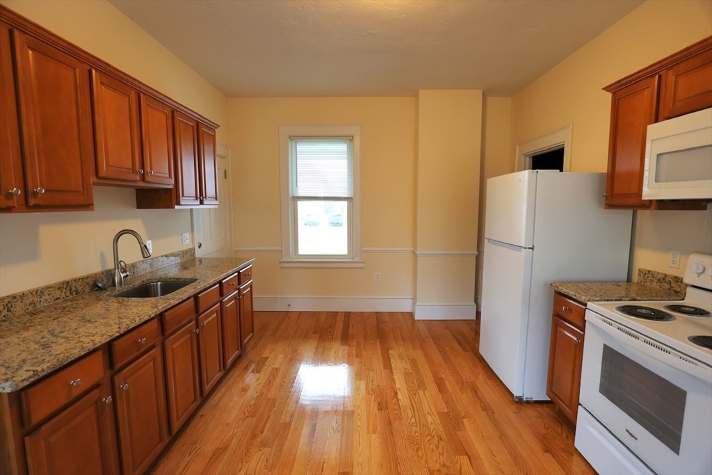 5 bed, 2 bath apartment for rent at 60 Congress St Unit 2, Fitchburg — photo 2 of 20