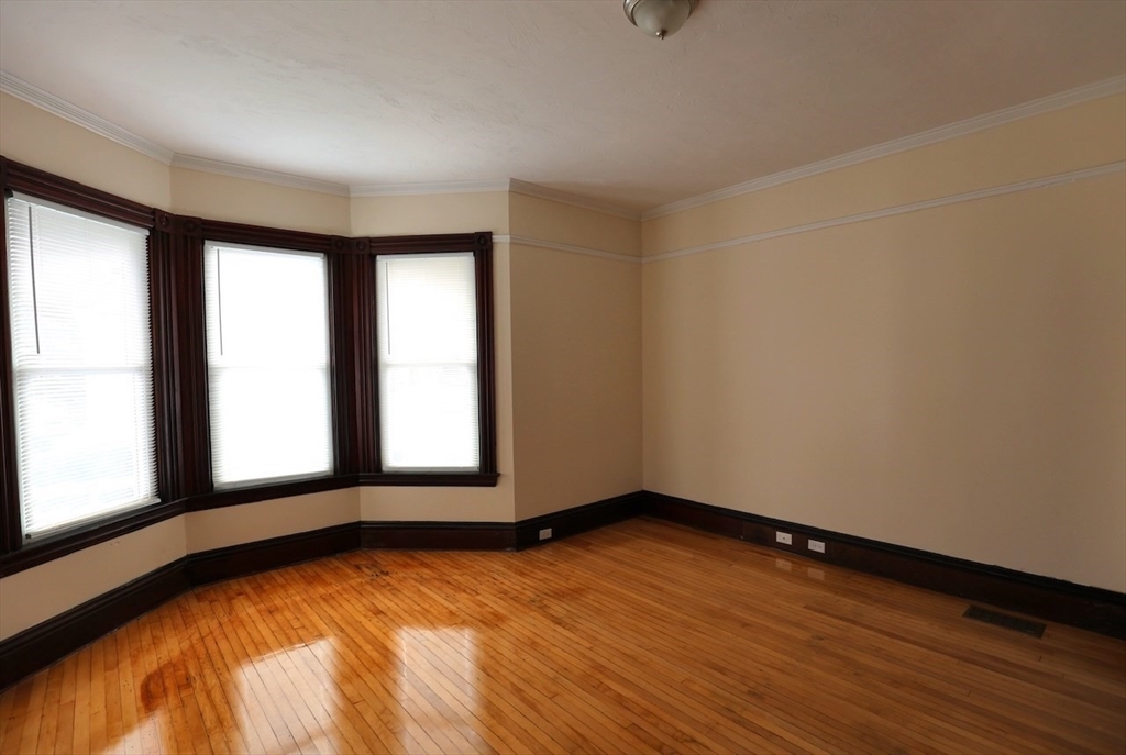 5 bed, 2 bath apartment for rent at 60 Congress St Unit 2, Fitchburg — photo 6 of 20