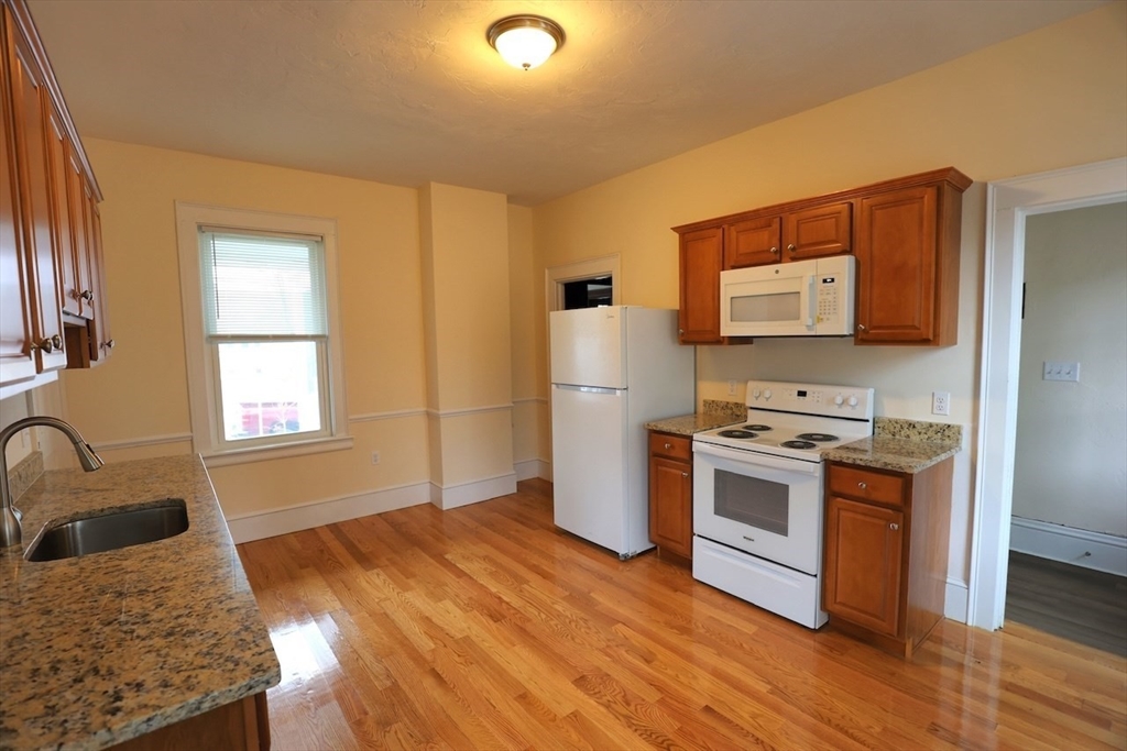 5 bed, 2 bath apartment for rent at 60 Congress St Unit 2, Fitchburg — photo 3 of 20