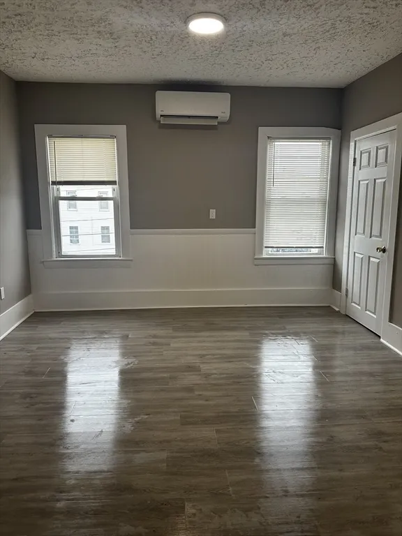 4 bed, 1 bath apartment for rent at 60 Cove St Unit 3, New Bedford — photo 3 of 9