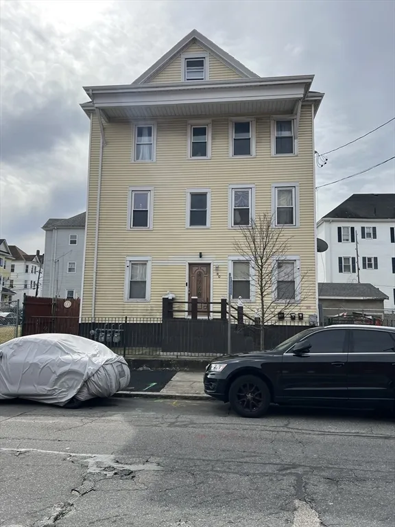 4 bed, 1 bath apartment for rent at 60 Cove St Unit 3, New Bedford — photo 8 of 9