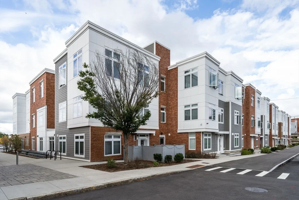 1 bed, 1 bath apartment for rent at 60 Cross St E Unit 105, East Somerville