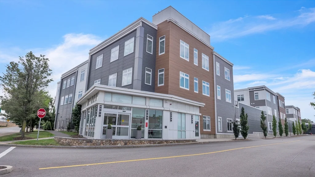 3 bed, 2 bath apartment for rent at 60 Cross St E Unit 318, East Somerville