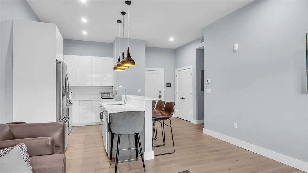 3 bed, 2 bath apartment for rent at 60 Cross St E Unit 318, East Somerville — photo 4 of 38